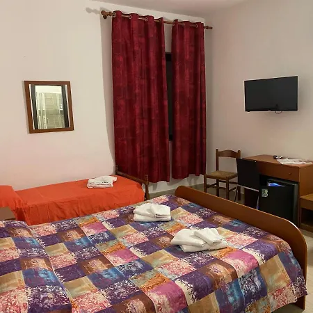 Cuciti Oda ve Kahvaltı Milazzo